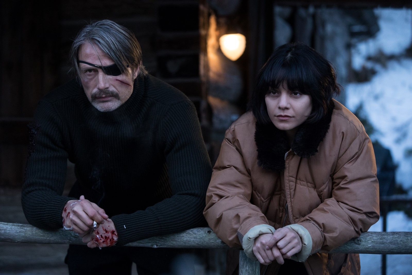 Filmaço com Mads Mikkelsen e Vanessa Hudgens está na Netflix e você precisa  ver