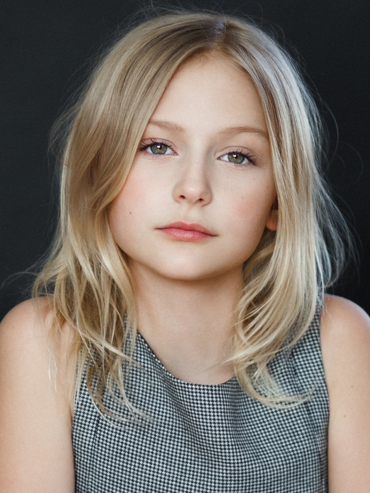 Alyvia Alyn Lind photoshoot