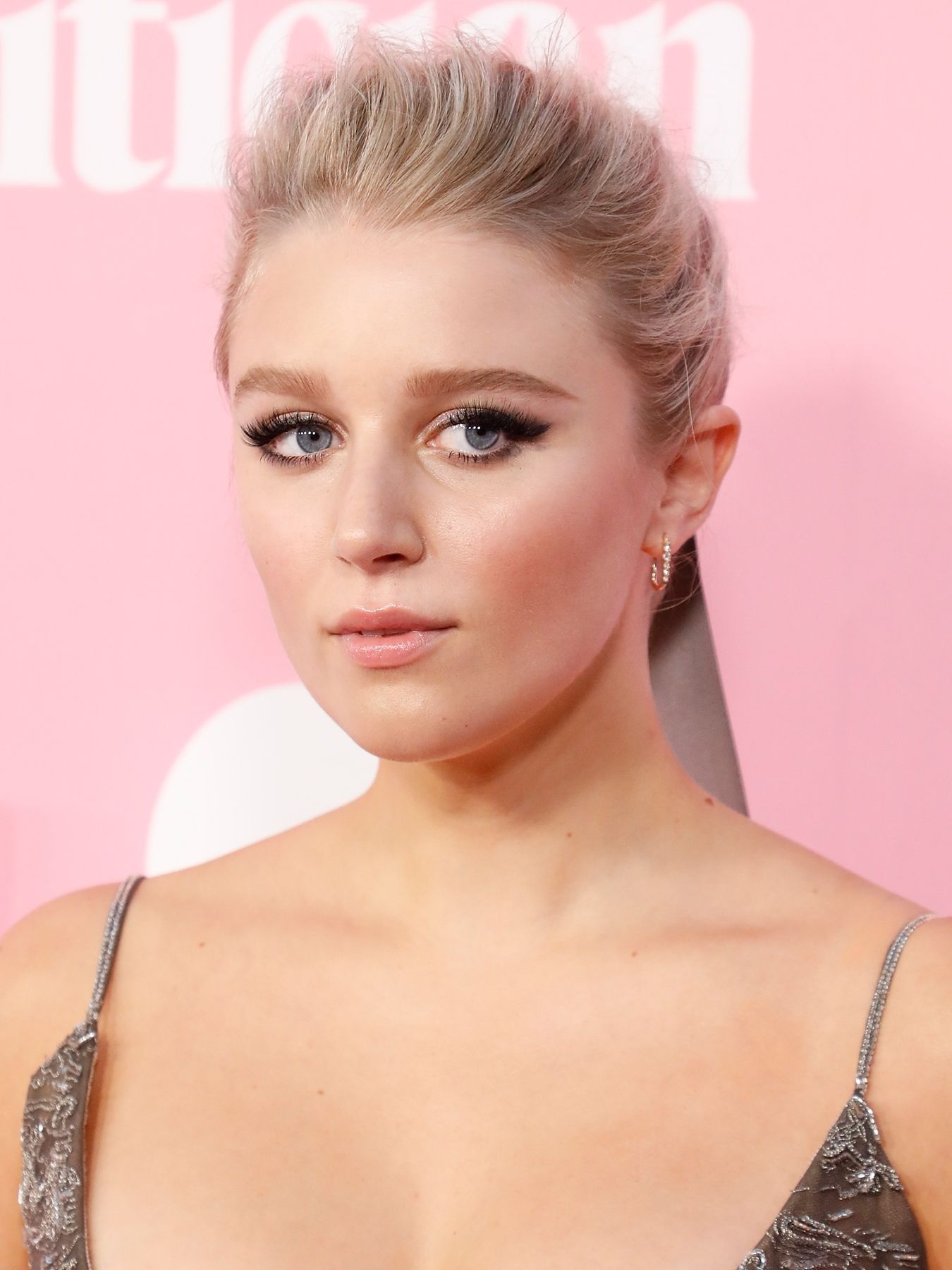 Julia Schlaepfer - AdoroCinema