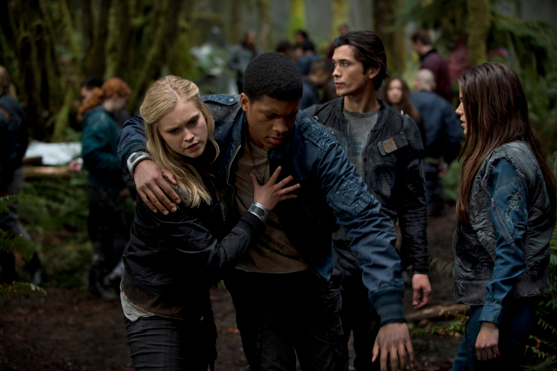 The 100 Foto Bob Morley, Eli Goree, Eliza Taylor, Marie Avgeropoulos