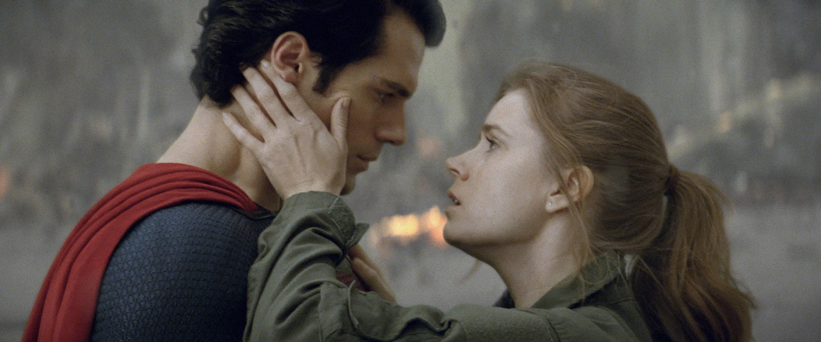 Henry Cavill, o atual Superman, está solteiro após um ano de namoro - Quem