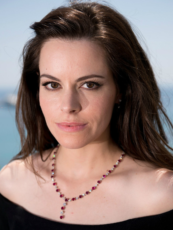 Next photo of Emily Hampshire