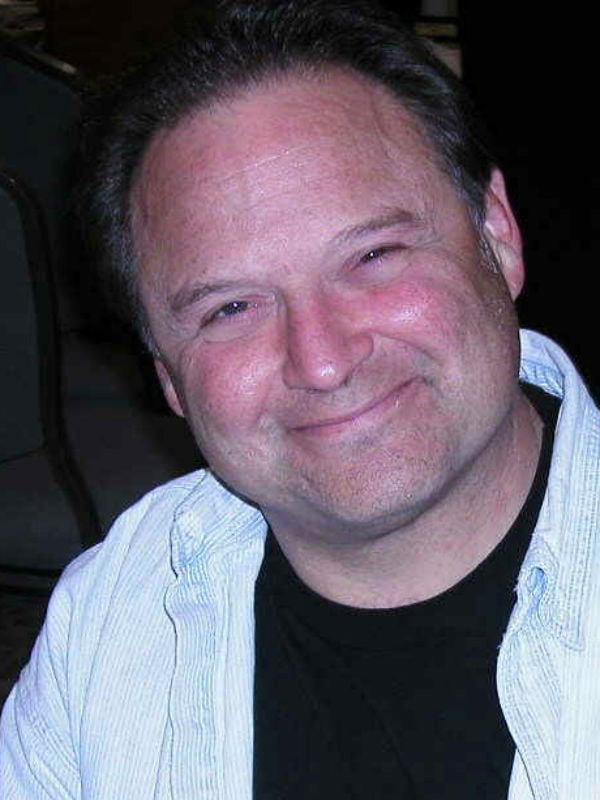 Stephen Furst AdoroCinema   21062283 20131129162333529 