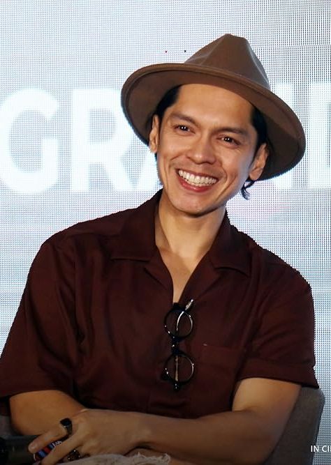 Poster Carlo Aquino