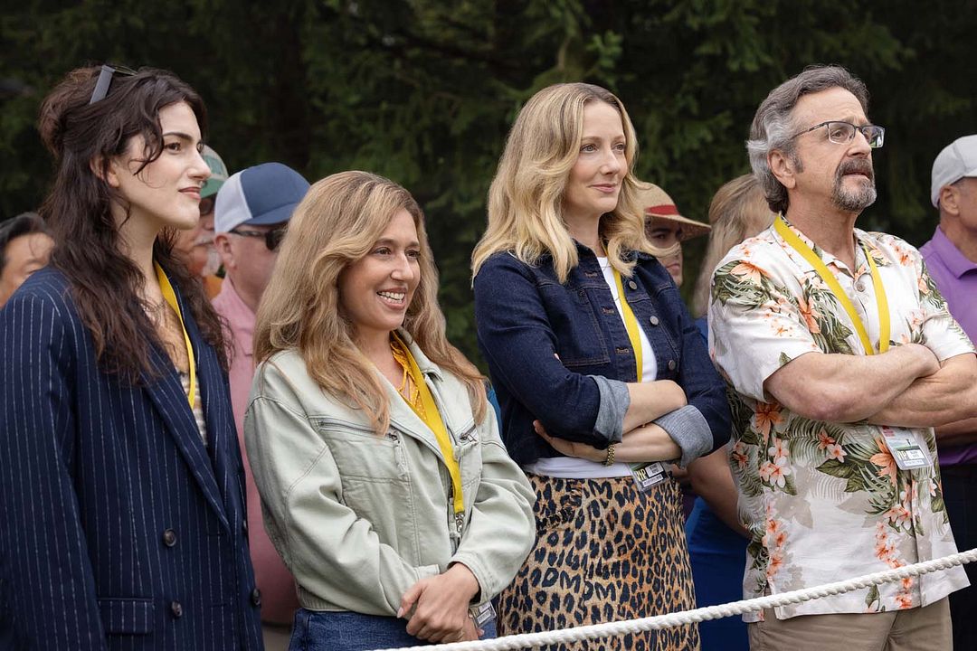 Stick : Fotos Judy Greer, Mariana Treviño, Lilli Kay