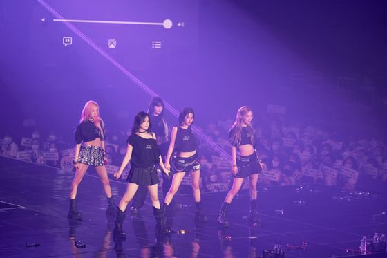 (G)I-DLE World Tour [iDOL] in Cinema : Fotos Mi-yeon Cho, Minnie, Shu Hua Yeh, So-yeon Jeon, YUQI