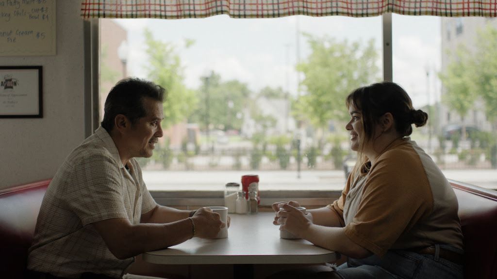 Um Pai para Lily : Fotos John Leguizamo, Barbie Ferreira