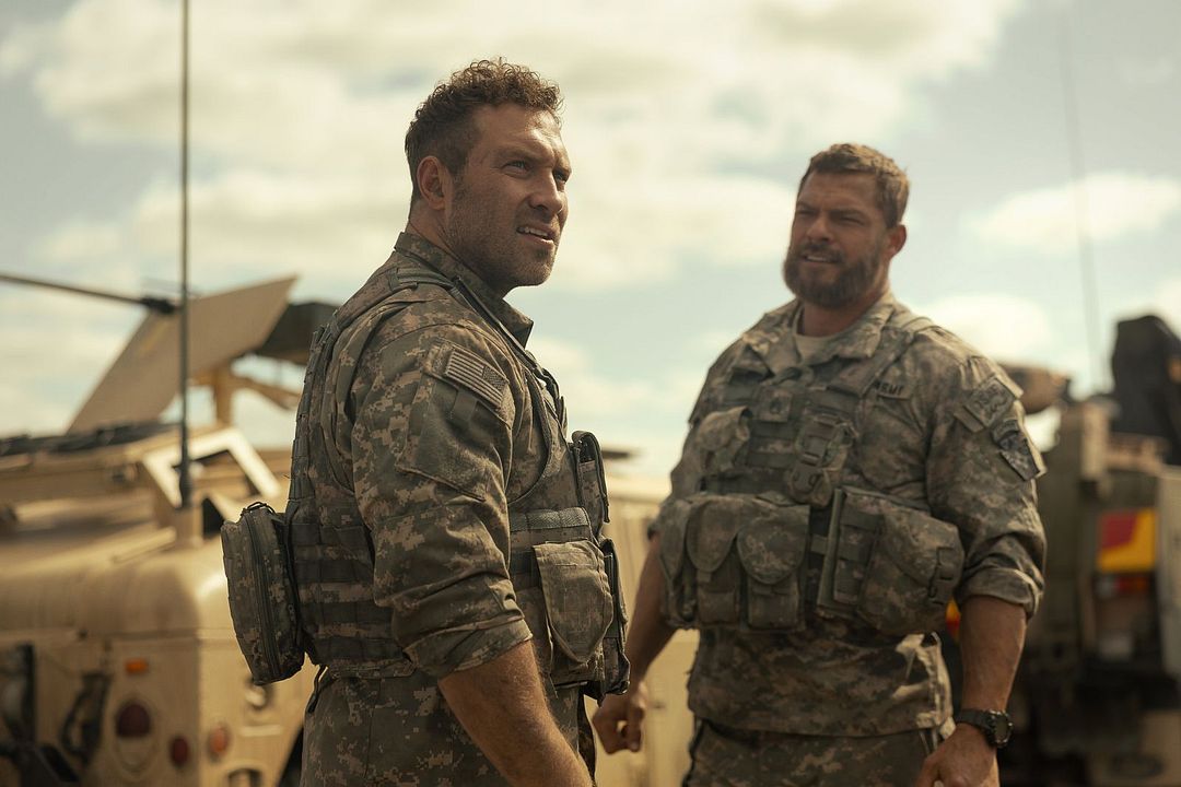 Máquina de Guerra : Fotos Jai Courtney, Alan Ritchson