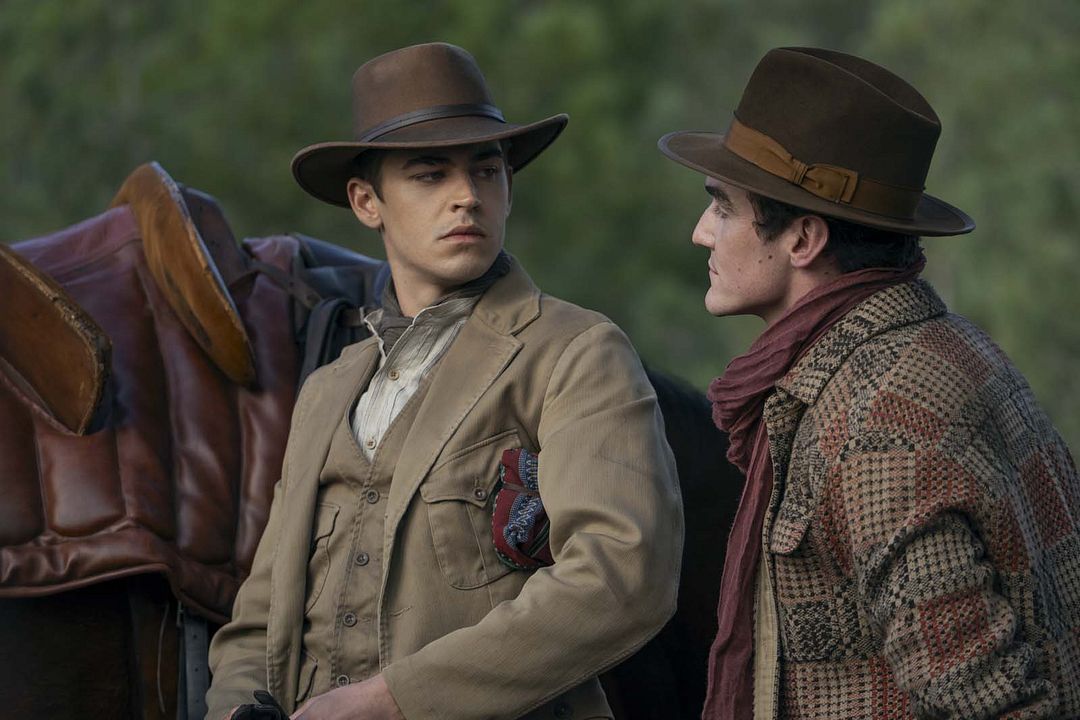 Fotos Hero Fiennes Tiffin, Dónal Finn