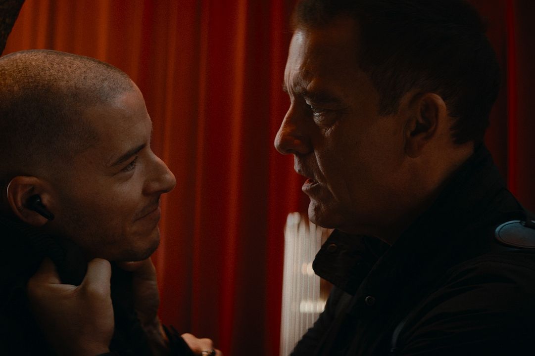 Cleaner : Fotos Taz Skylar, Clive Owen