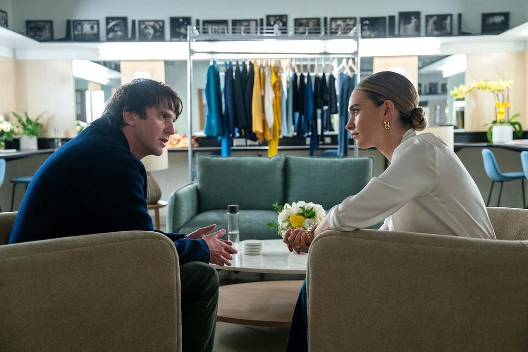 Deu Match: A Rainha De Apps De Namoro : Fotos Lily James, Dan Stevens