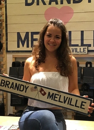 Brandy Melville e o Culto Perverso da Moda Rápida : Poster