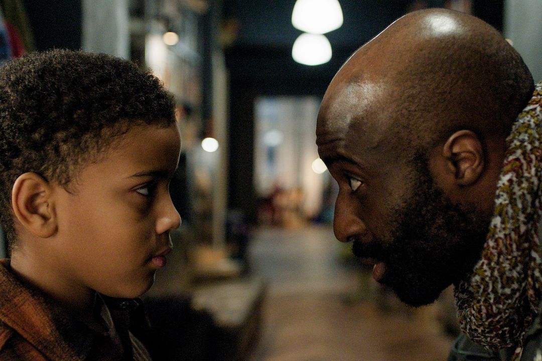 A Luz : Fotos Elyas Eldridge, Toby Onwumere