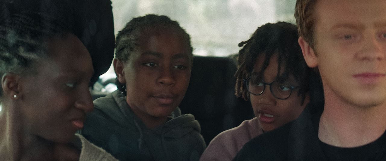 Seis Dias Naquela Primavera : Fotos Leonis Pinero Müller, Teoudor Pinero Müller, Jules Waringo, Eye Haïdara