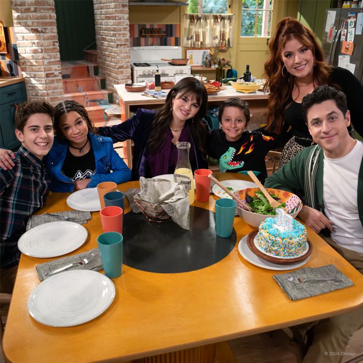 Os Feiticeiros Além de Waverly Place : Revista