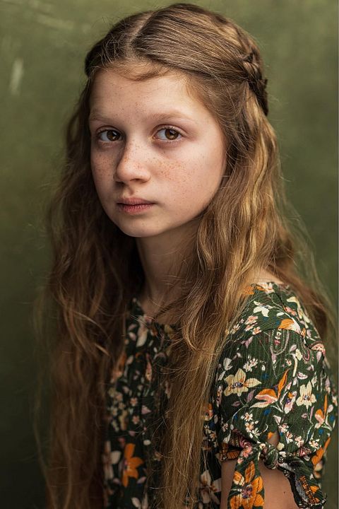 Poster Olivia Lynes