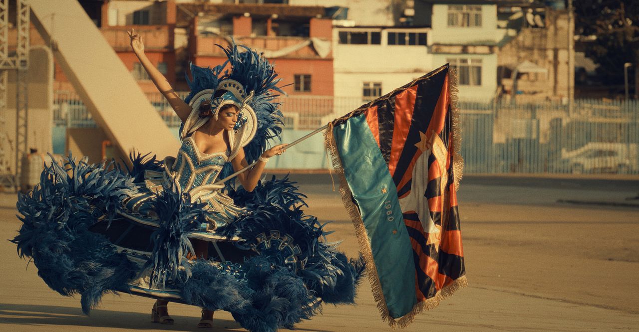Uma Baleia Pode Ser Destroçada Como uma Escola de Samba : Fotos