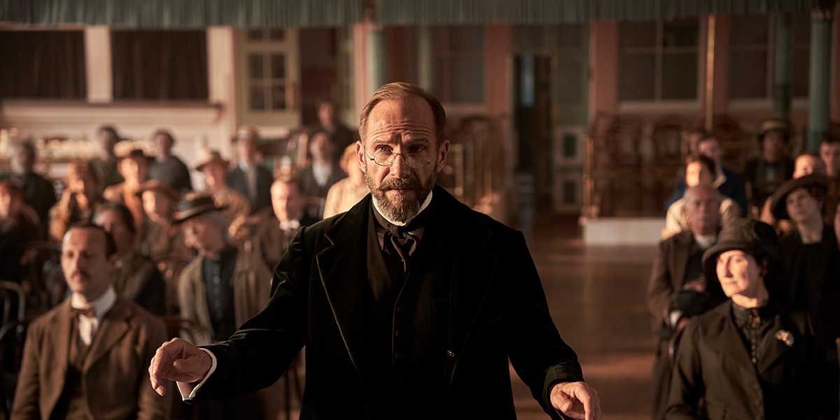 The Choral : Fotos Ralph Fiennes