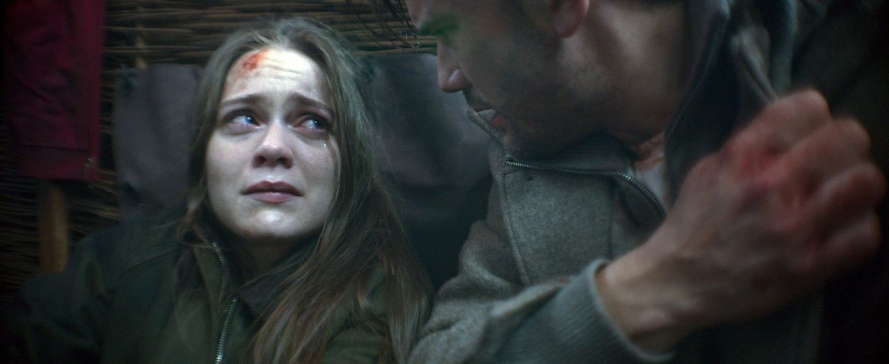Turbulência : Fotos Hera Hilmar, Jeremy Irvine