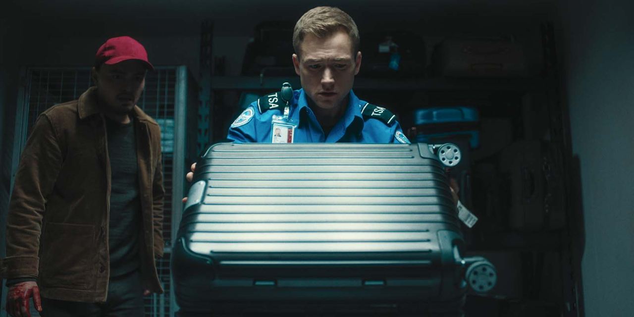 Bagagem de Risco : Fotos Taron Egerton, Tonatiuh