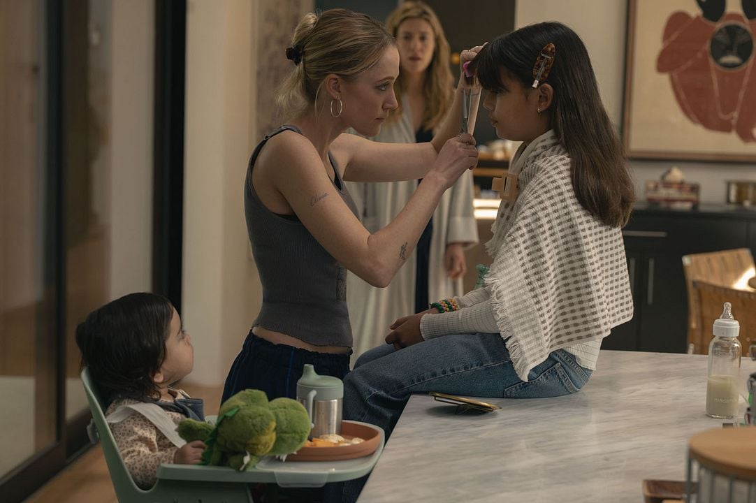 A Mão Que Balança o Berço : Fotos Maika Monroe, Mileiah Vega, Mary Elizabeth Winstead