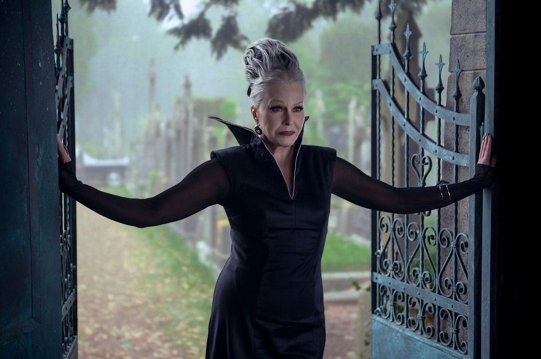 Wandinha : Fotos Joanna Lumley