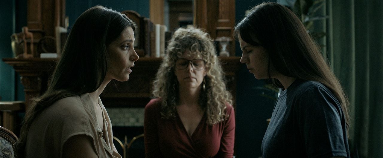 Criatura Voraz : Fotos Ellie O'Brien, Juno Rinaldi