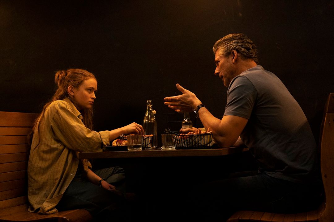 A Seita : Fotos Eric Bana, Sadie Sink