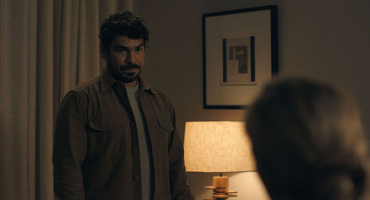 A Mão Que Balança o Berço : Fotos Raul Castillo