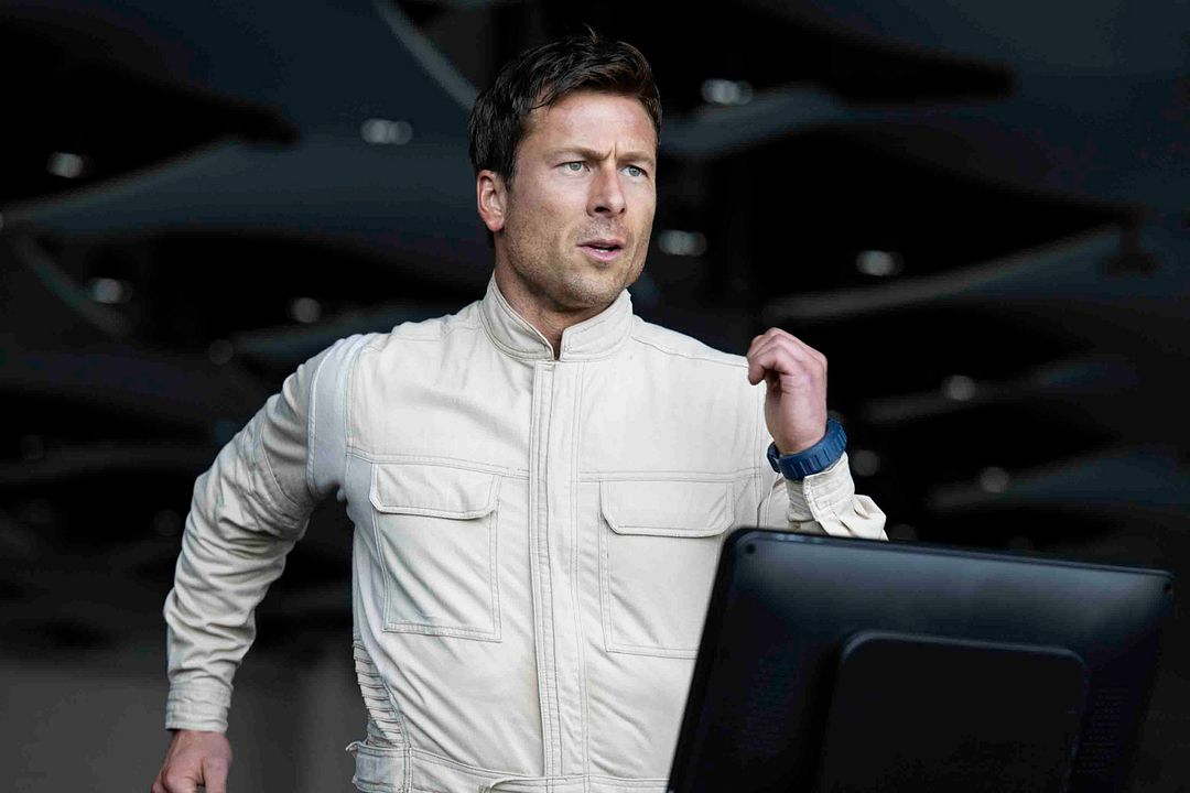 O Sobrevivente : Fotos Glen Powell