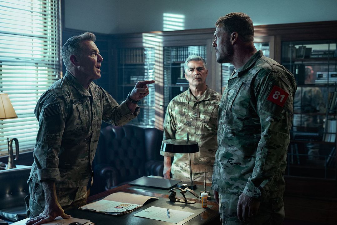 Máquina de Guerra : Fotos Esai Morales, Alan Ritchson, Dennis Quaid