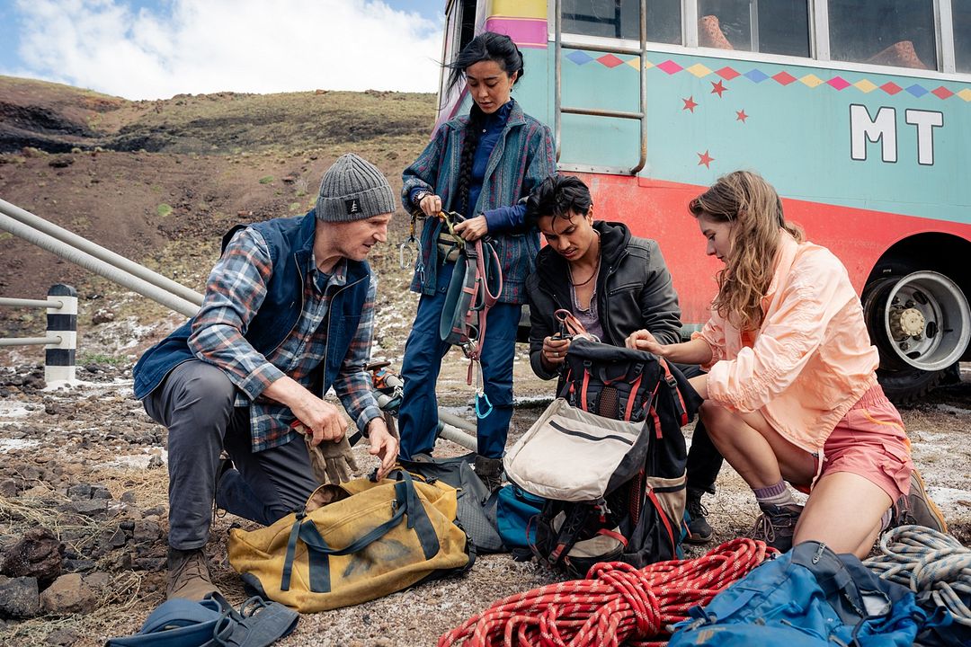 Missão Resgate: Vingança : Fotos Liam Neeson, Grace O’Sullivan, Saksham Sharma, Bingbing Fan