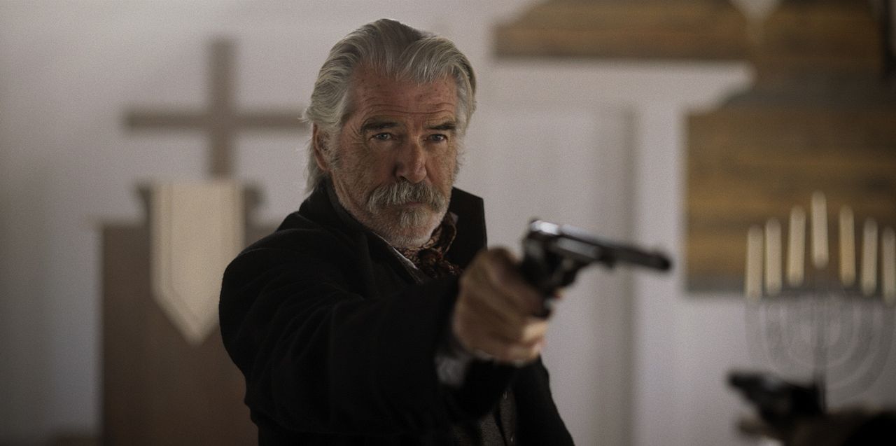 The Unholy Trinity : Fotos Pierce Brosnan