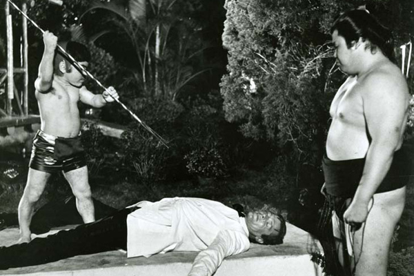 007 Contra o Homem com a Pistola de Ouro : Fotos Hervé Villechaize, Roger Moore