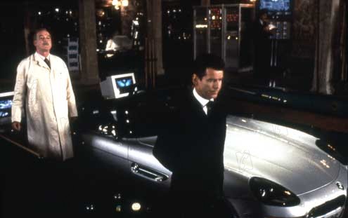 007 - O Mundo Não é o Bastante : Fotos John Cleese, Michael Apted, Pierce Brosnan