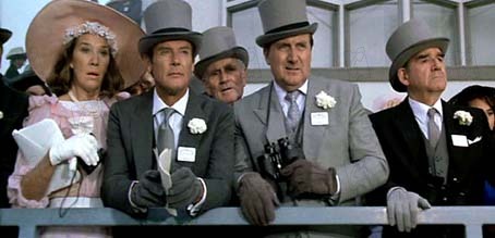 007 Na Mira dos Assassinos : Fotos Robert Brown, Patrick Macnee, John Glen, Roger Moore