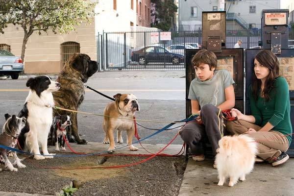Um Hotel Bom pra Cachorro : Fotos Jake T. Austin, Emma Roberts