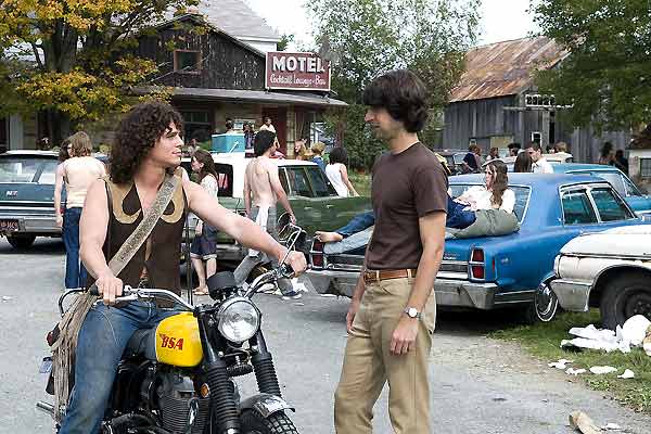 Aconteceu em Woodstock : Fotos Jonathan Groff (II), Demetri Martin