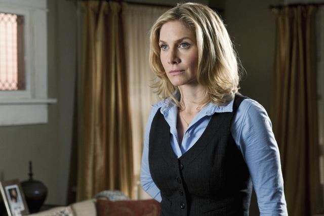 V (2009) : Fotos Elizabeth Mitchell