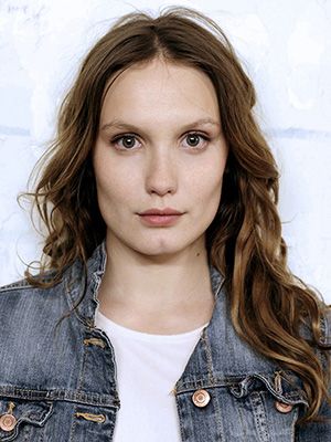 Poster Ana Girardot