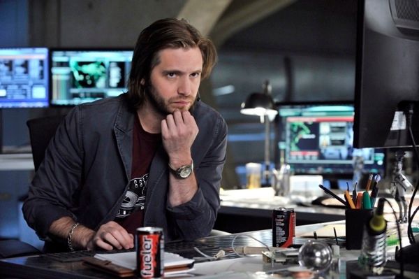 Nikita (2010) : Fotos Aaron Stanford