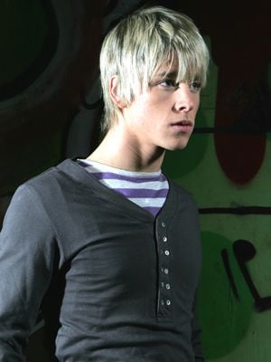 Poster Mitch Hewer