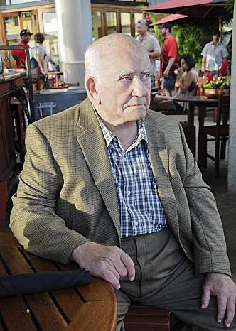 Hawaii Five-0 : Fotos Edward Asner