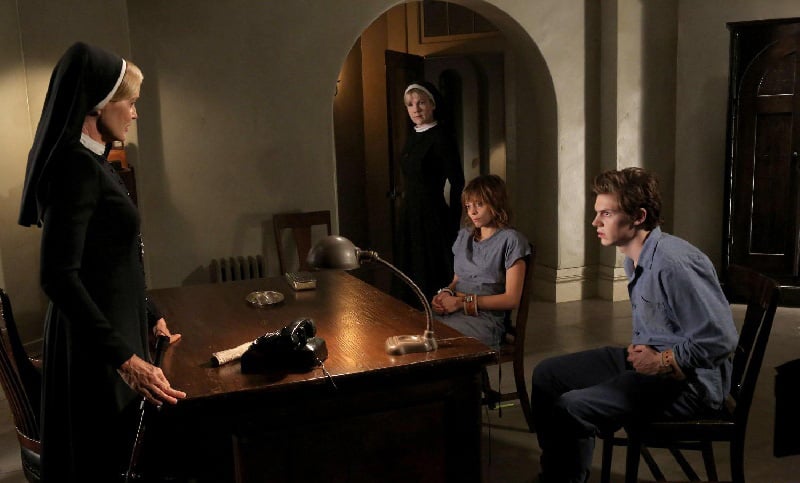 American Horror Story : Fotos Lily Rabe, Evan Peters, Lizzie Brocheré, Jessica Lange