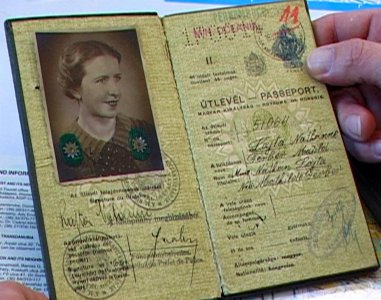 Um Passaporte Húngaro : Fotos