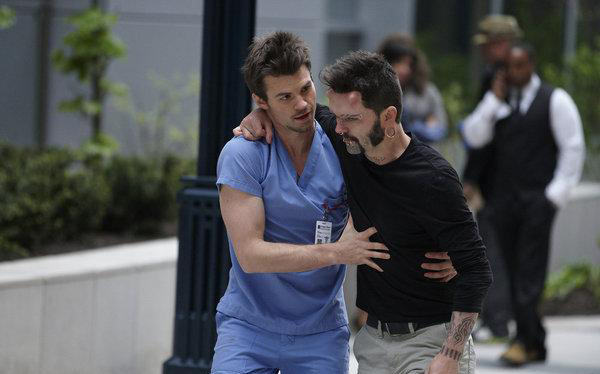 Saving Hope : Fotos Daniel Gillies