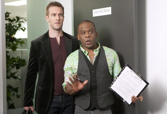 Don't Trust The B---- in Apartment 23 : Fotos James Van Der Beek, Ray Ford