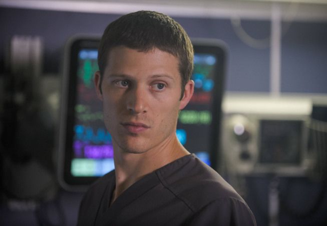 The Mob Doctor : Fotos Zach Gilford