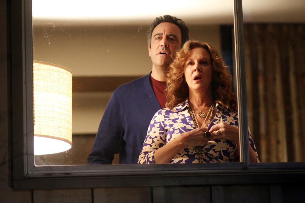 How To Live With Your Parents (For The Rest of Your Life) : Fotos Brad Garrett, Elizabeth Perkins