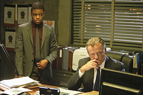 Elementary : Fotos Jon Michael Hill, Aidan Quinn